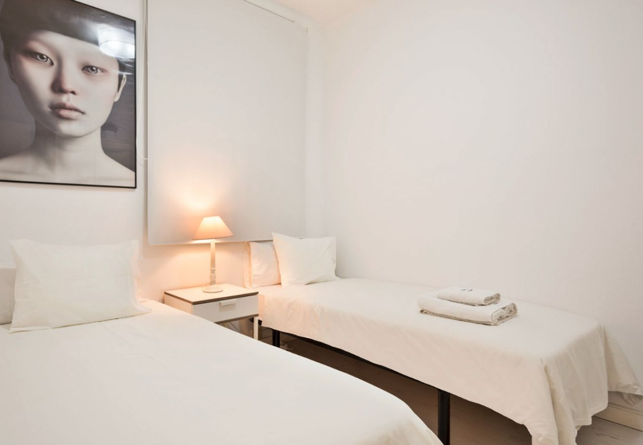 Apartamento en Barcelona - White Deco 3Br Apt. with Balcony