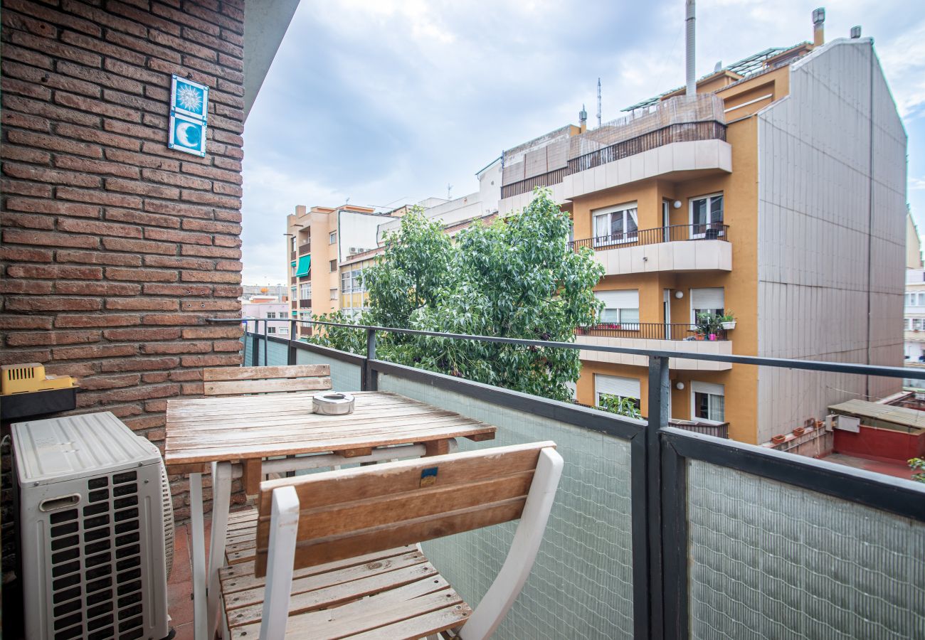 Apartamento en Barcelona - Cozy 3Br Apt. with Balcony