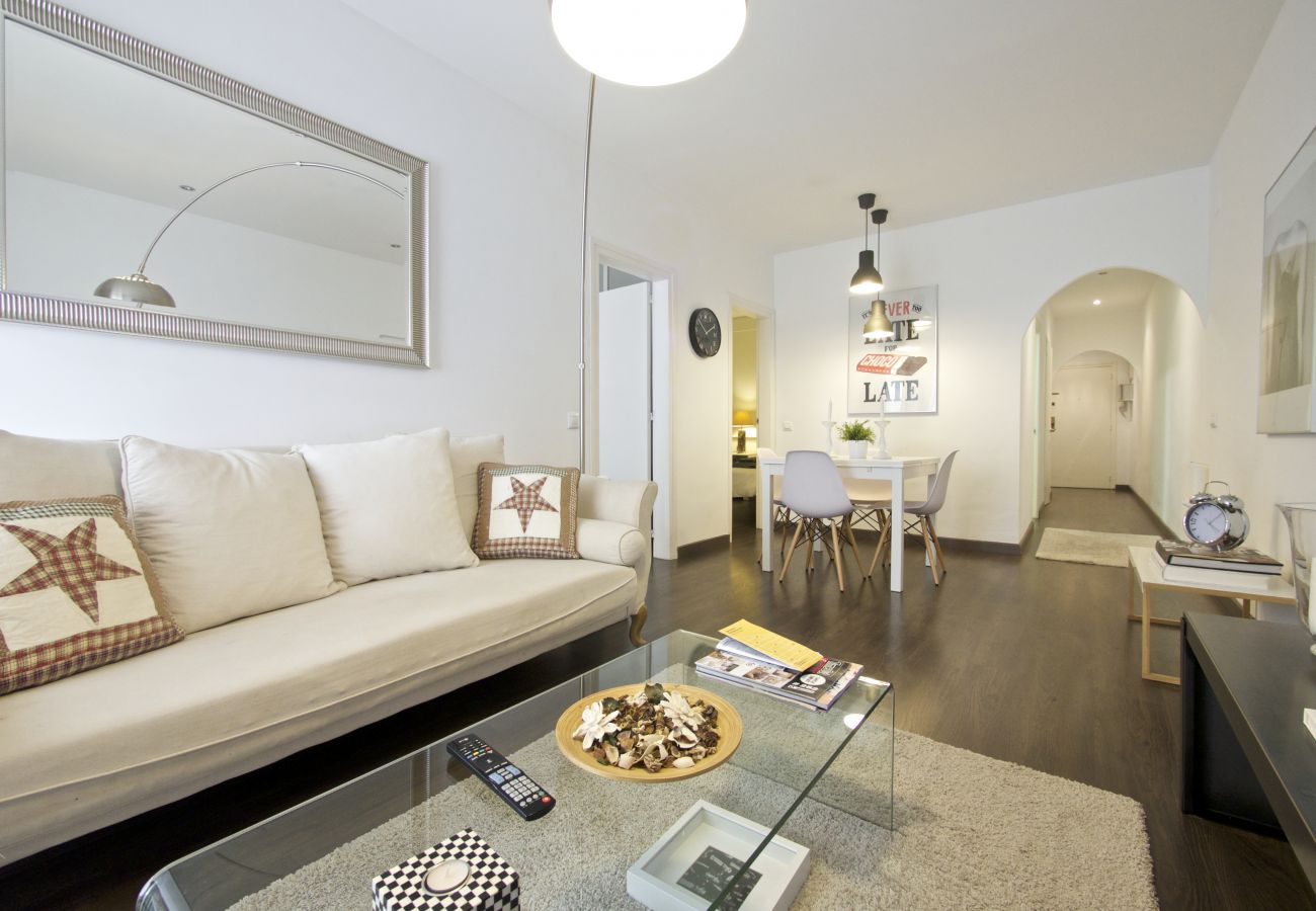 Apartamento en Barcelona - Comfortable 3Br Apt. with Balcony