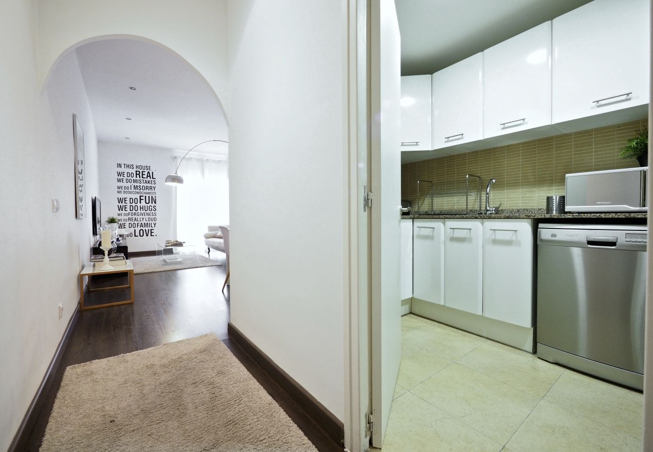 Apartamento en Barcelona - Comfortable 3Br Apt. with Balcony
