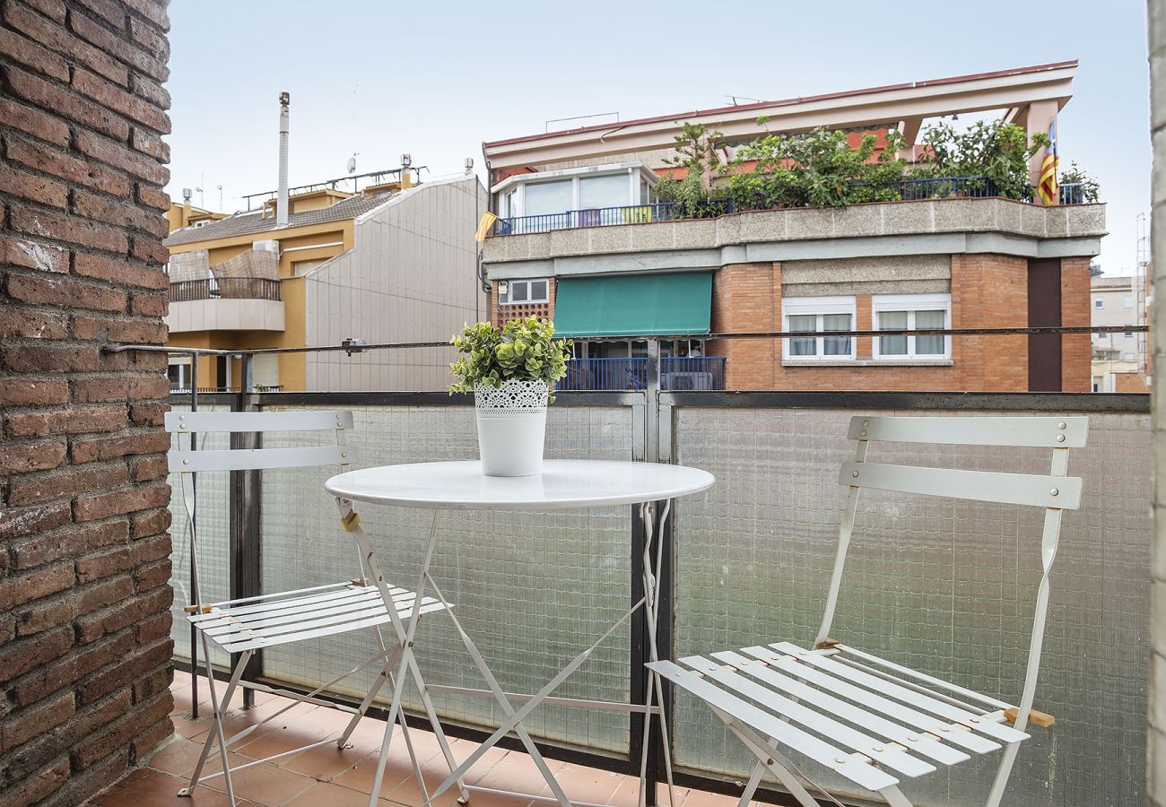 Apartamento en Barcelona - Stunning 2Br Apt. with balcony