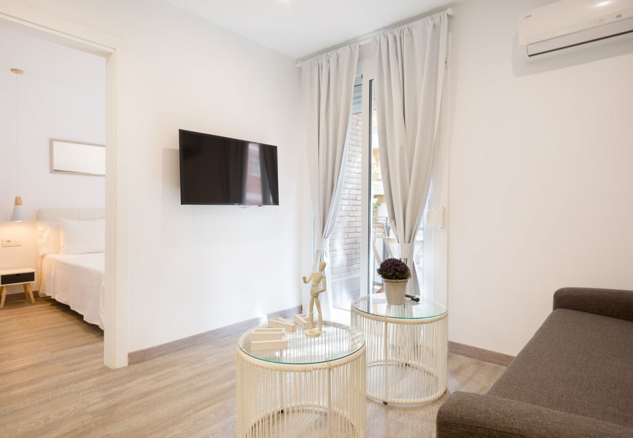 Apartment in Barcelona - Stunning 3Br Apt. with Balcony
