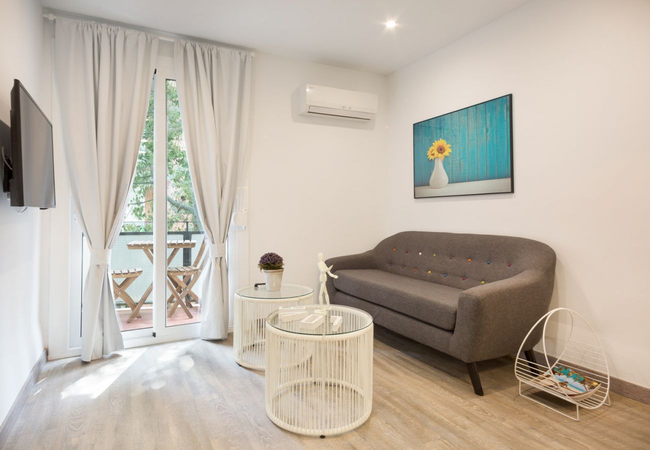 Apartment in Barcelona - Stunning 3Br Apt. with Balcony
