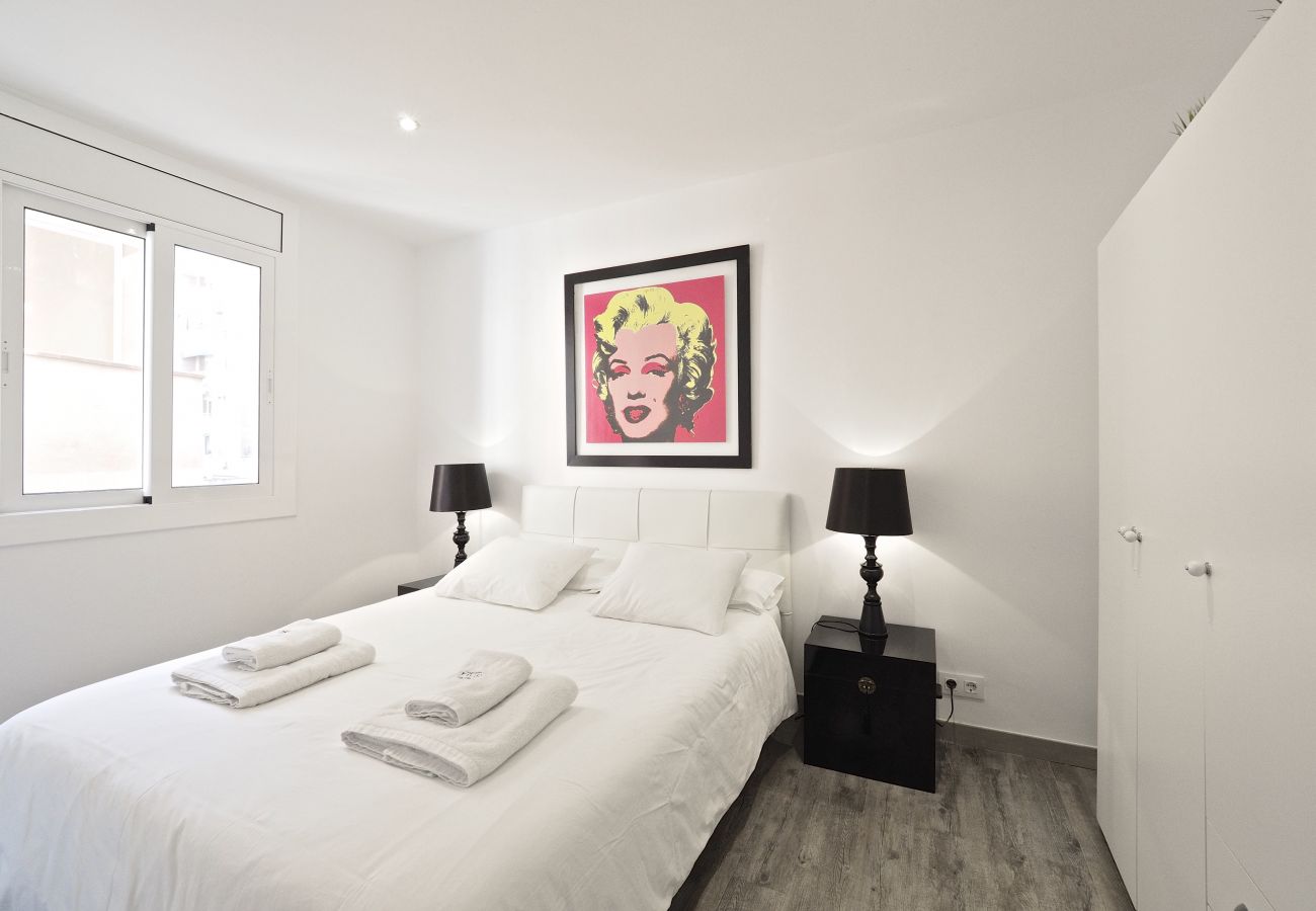 Apartment in Barcelona - Stylish designer 3Br Apt.