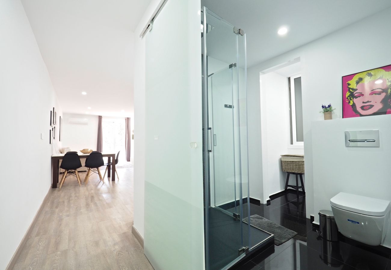 Apartment in Barcelona - Stunning 3Br Apt. with balcony