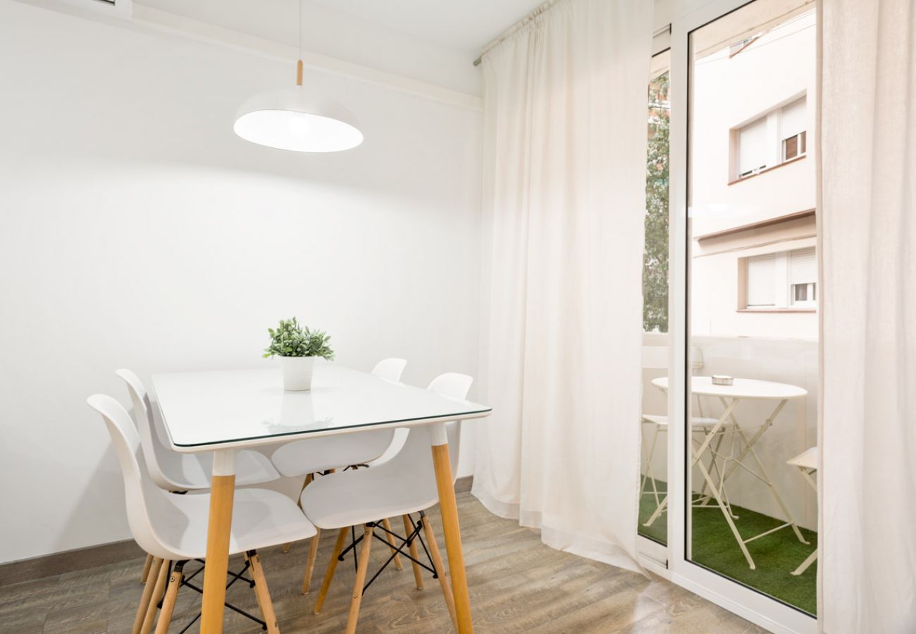 Apartment in Barcelona - Fabulous 3Br Apt. with Balcony