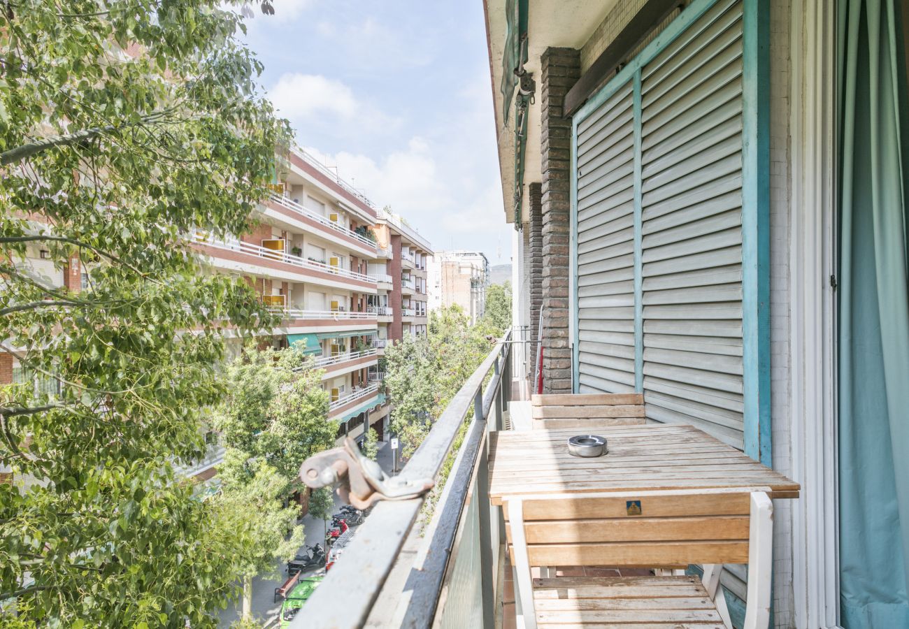 Apartment in Barcelona - Stylish 3Br Apt. with Balcony
