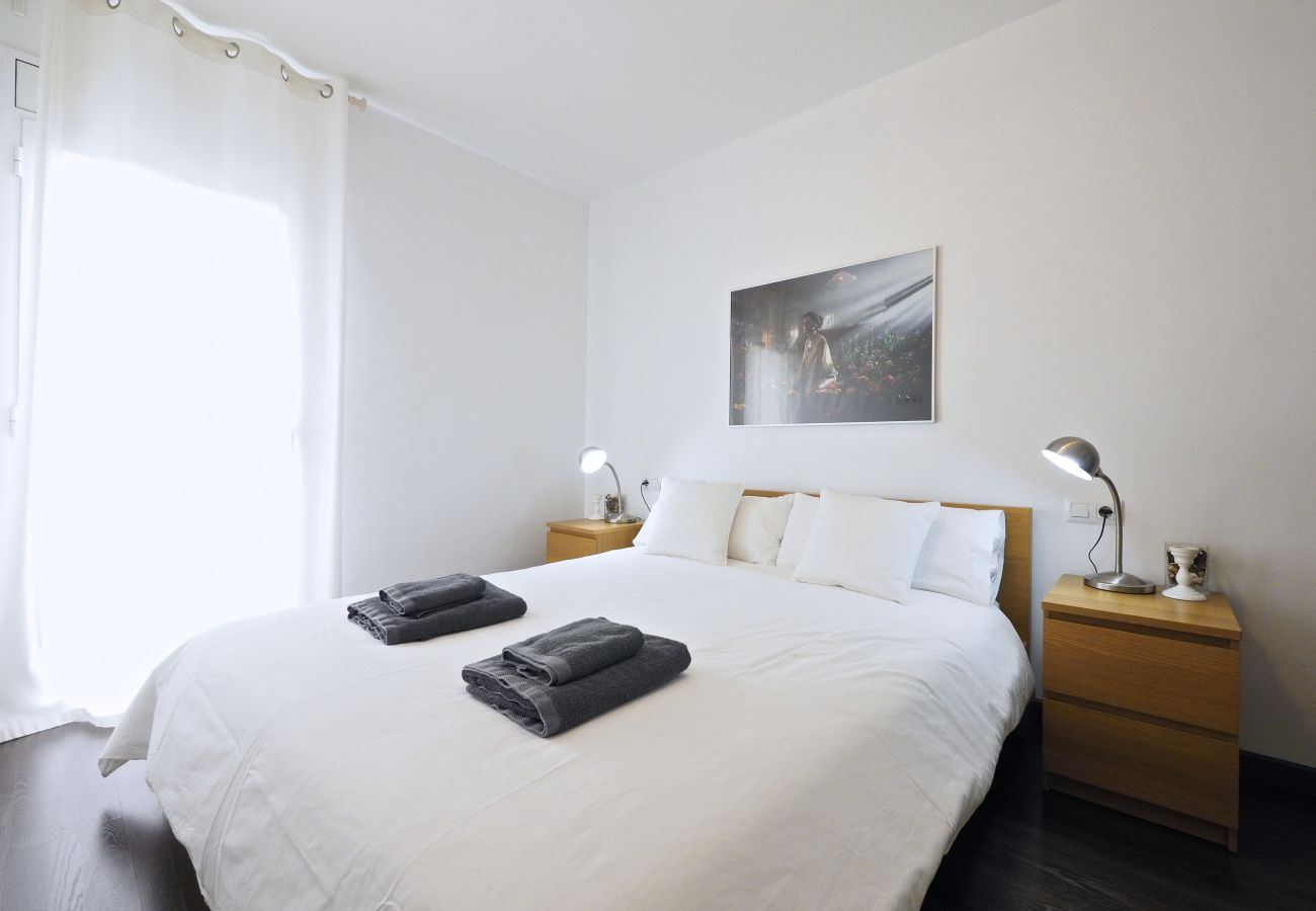 Apartment in Barcelona - Comfortable 3Br Apt. with Balcony