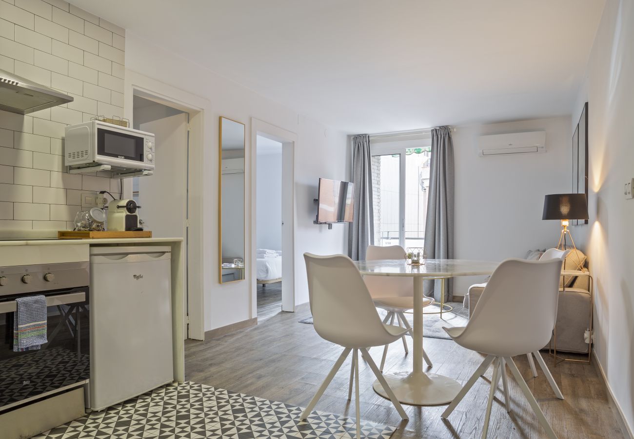 Apartment in Barcelona - Stunning 2Br Apt. with balcony