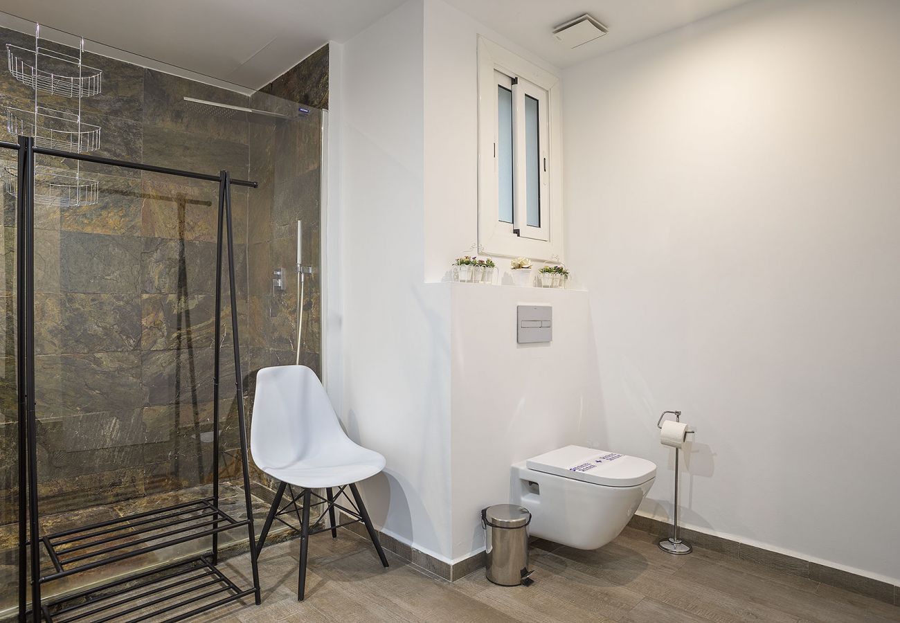 Apartment in Barcelona - Stunning 2Br Apt. with balcony