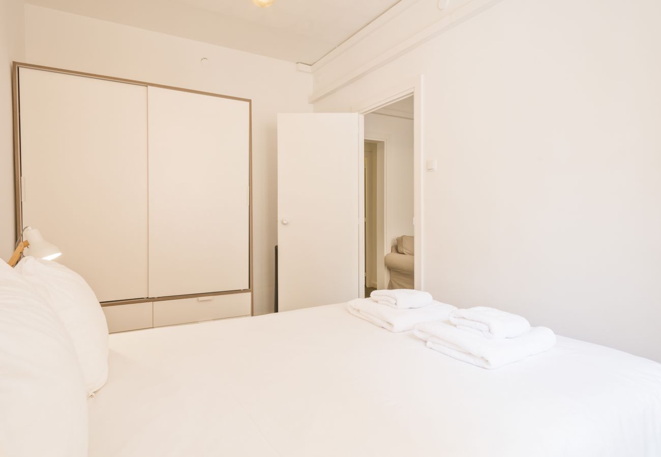Apartment in Barcelona - Stylish and Cozy 3Br Apt.