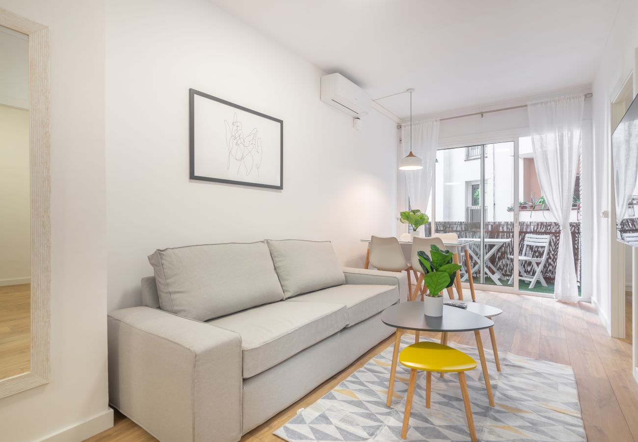 Apartment in Barcelona - Fabulous 2Br Apt with Balcony