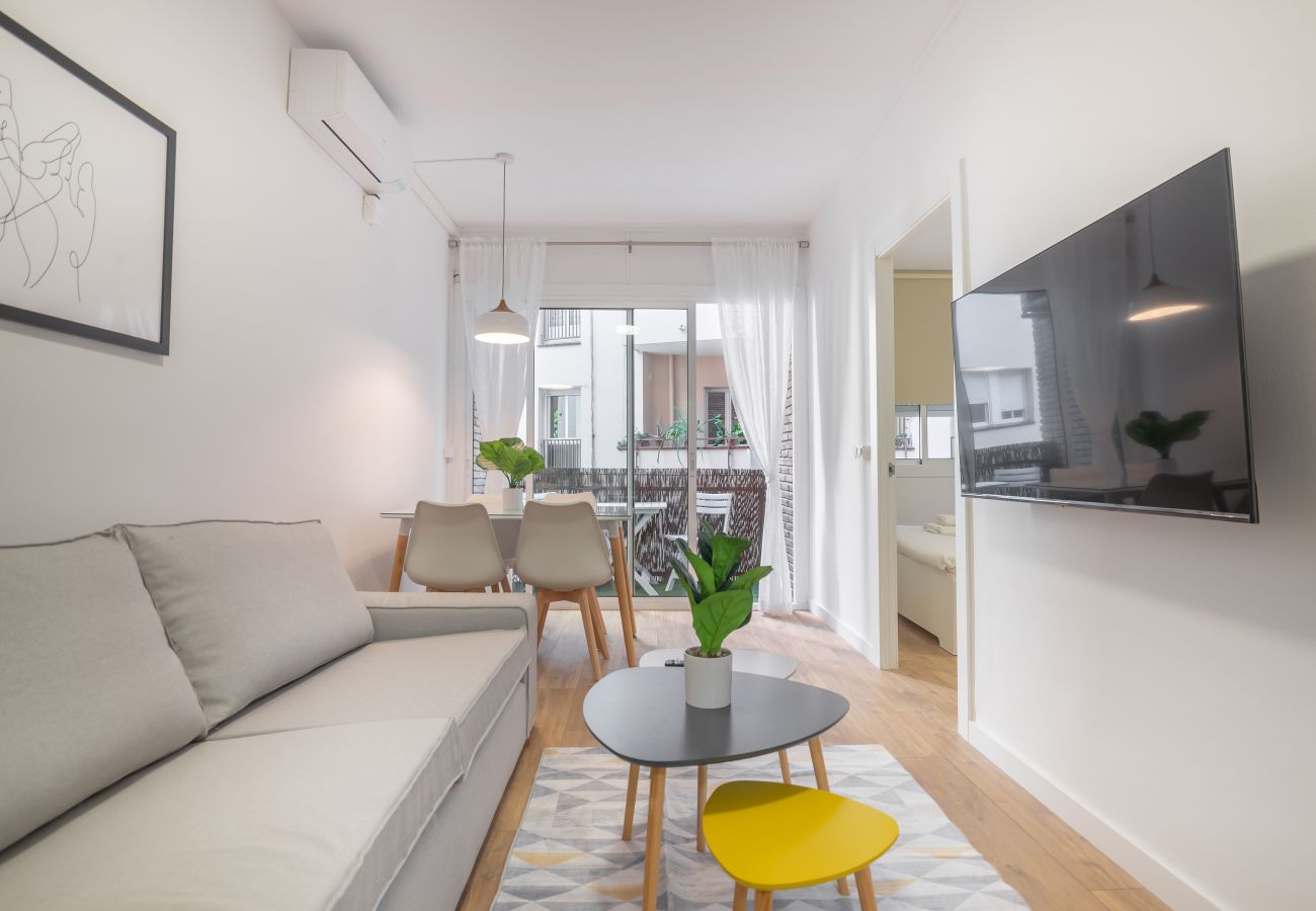 Apartment in Barcelona - Fabulous 2Br Apt with Balcony